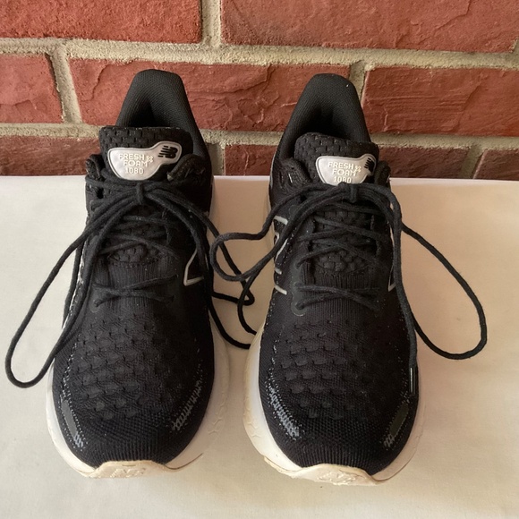 New Balance Fresh Foam Black Thunder W1080B12 Running Shoes Size 7 - Picture 2 of 11